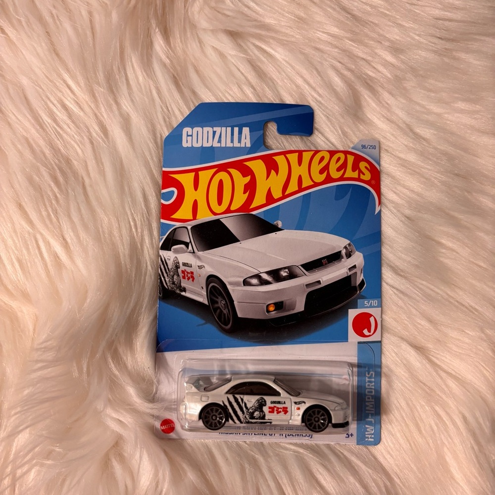NEW Hot Wheels Godzilla Nissan Skyline GT-R (BCNR33)